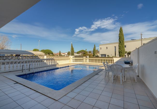 Villa in Empuriabrava - LV15 REQUEESENS