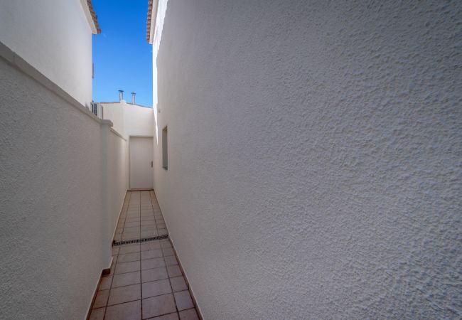 Villa in Empuriabrava - LV15 REQUEESENS