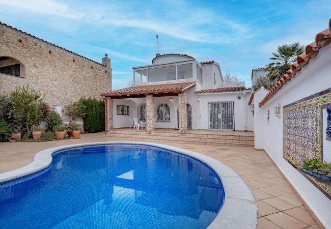 Villa/Dettached house in Empuriabrava - LV05 LIOBREGAT